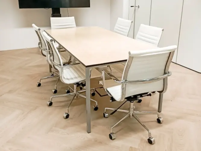 Witte Eames Redesigned Bureaustoelen