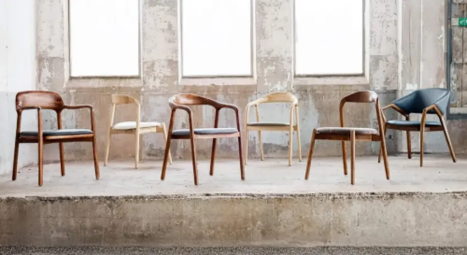 Houten Design Eetkamerstoelen: De perfecte mix van Scandinavisch en Japandi design